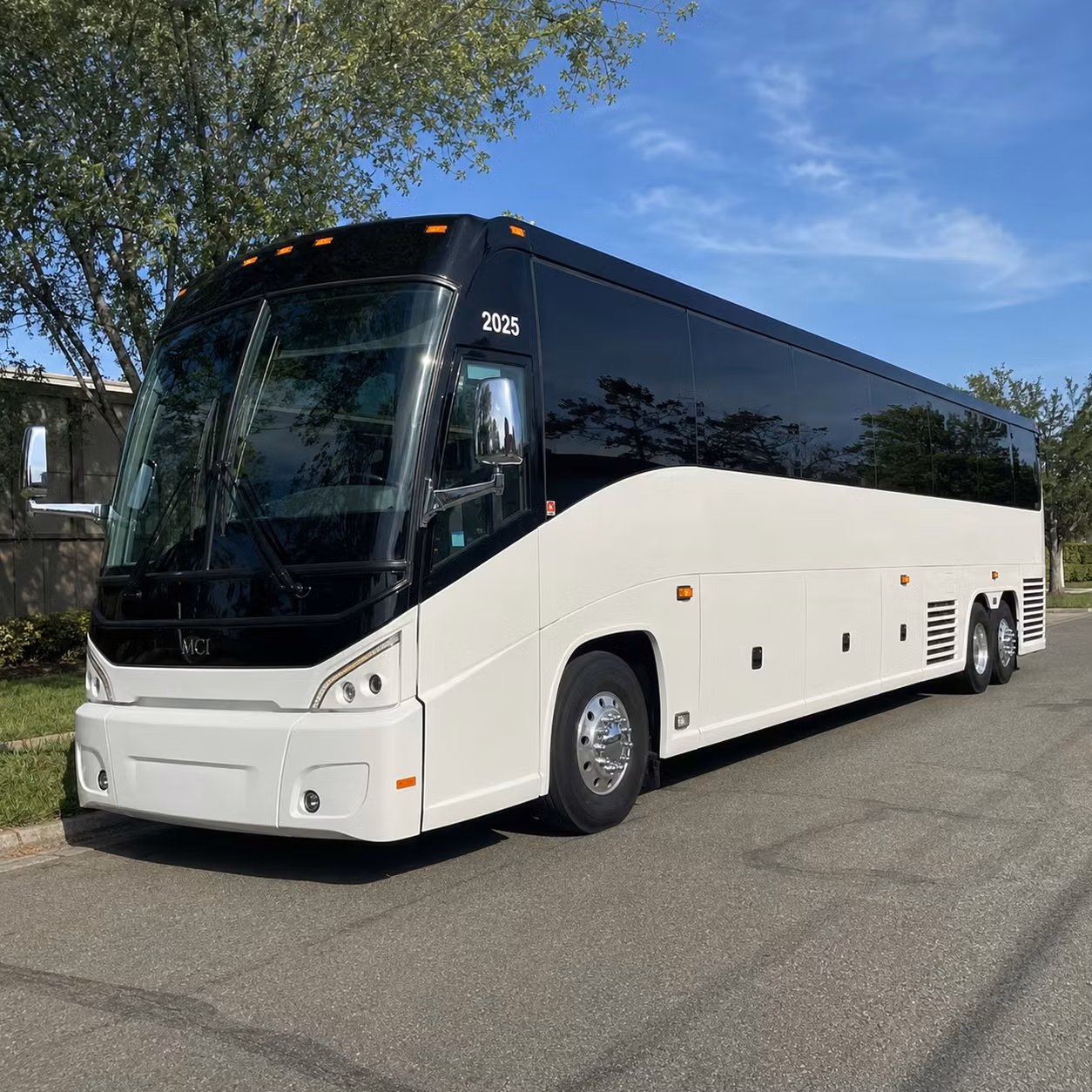 coachbuspompanobeach com will help you book the right long distance bus for pompano beach sports teams and school groups